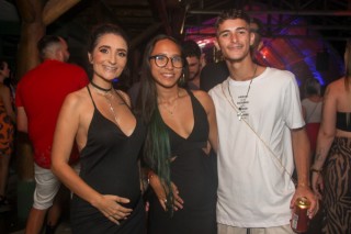 
<a style='margin-left: 5px;' class='btn btn-xs btn-social btn-facebook' href='https://www.facebook.com/sharer/sharer.php?u=https://www.galeramix.com.br/imagem/a129/800-800-90/conteudo/site_galerias/129/img1160.jpg' rel='popup' data-width='500' data-height='400'><i class='fa fa-facebook'></i>Compartilhar <span class='hidden-xs'>no Facebook</span>
</a> 
<a class='btn btn-default btn-xs' target='_blank' href='imagem/a129/800-800-90/conteudo/site_galerias/129/img1160.jpg'>
<span class='glyphicon glyphicon-cloud-download'></span> Salvar
</a>
