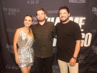 
<a style='margin-left: 5px;' class='btn btn-xs btn-social btn-facebook' href='https://www.facebook.com/sharer/sharer.php?u=https://www.galeramix.com.br/imagem/a129/800-800-90/conteudo/site_galerias/129/img1197.jpg' rel='popup' data-width='500' data-height='400'><i class='fa fa-facebook'></i>Compartilhar <span class='hidden-xs'>no Facebook</span>
</a> 
<a class='btn btn-default btn-xs' target='_blank' href='imagem/a129/800-800-90/conteudo/site_galerias/129/img1197.jpg'>
<span class='glyphicon glyphicon-cloud-download'></span> Salvar
</a>
