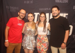 
<a style='margin-left: 5px;' class='btn btn-xs btn-social btn-facebook' href='https://www.facebook.com/sharer/sharer.php?u=https://www.galeramix.com.br/imagem/a129/800-800-90/conteudo/site_galerias/129/img1198.jpg' rel='popup' data-width='500' data-height='400'><i class='fa fa-facebook'></i>Compartilhar <span class='hidden-xs'>no Facebook</span>
</a> 
<a class='btn btn-default btn-xs' target='_blank' href='imagem/a129/800-800-90/conteudo/site_galerias/129/img1198.jpg'>
<span class='glyphicon glyphicon-cloud-download'></span> Salvar
</a>
