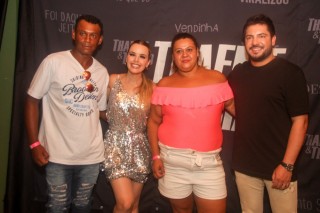 
<a style='margin-left: 5px;' class='btn btn-xs btn-social btn-facebook' href='https://www.facebook.com/sharer/sharer.php?u=https://www.galeramix.com.br/imagem/a129/800-800-90/conteudo/site_galerias/129/img1200.jpg' rel='popup' data-width='500' data-height='400'><i class='fa fa-facebook'></i>Compartilhar <span class='hidden-xs'>no Facebook</span>
</a> 
<a class='btn btn-default btn-xs' target='_blank' href='imagem/a129/800-800-90/conteudo/site_galerias/129/img1200.jpg'>
<span class='glyphicon glyphicon-cloud-download'></span> Salvar
</a>
