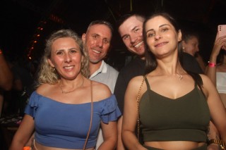 
<a style='margin-left: 5px;' class='btn btn-xs btn-social btn-facebook' href='https://www.facebook.com/sharer/sharer.php?u=https://www.galeramix.com.br/imagem/a129/800-800-90/conteudo/site_galerias/129/img1210.jpg' rel='popup' data-width='500' data-height='400'><i class='fa fa-facebook'></i>Compartilhar <span class='hidden-xs'>no Facebook</span>
</a> 
<a class='btn btn-default btn-xs' target='_blank' href='imagem/a129/800-800-90/conteudo/site_galerias/129/img1210.jpg'>
<span class='glyphicon glyphicon-cloud-download'></span> Salvar
</a>
