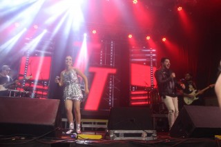 
<a style='margin-left: 5px;' class='btn btn-xs btn-social btn-facebook' href='https://www.facebook.com/sharer/sharer.php?u=https://www.galeramix.com.br/imagem/a129/800-800-90/conteudo/site_galerias/129/img1213.jpg' rel='popup' data-width='500' data-height='400'><i class='fa fa-facebook'></i>Compartilhar <span class='hidden-xs'>no Facebook</span>
</a> 
<a class='btn btn-default btn-xs' target='_blank' href='imagem/a129/800-800-90/conteudo/site_galerias/129/img1213.jpg'>
<span class='glyphicon glyphicon-cloud-download'></span> Salvar
</a>
