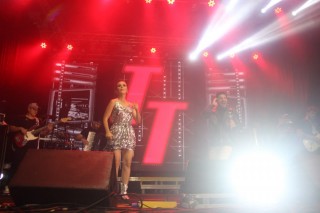 
<a style='margin-left: 5px;' class='btn btn-xs btn-social btn-facebook' href='https://www.facebook.com/sharer/sharer.php?u=https://www.galeramix.com.br/imagem/a129/800-800-90/conteudo/site_galerias/129/img1214.jpg' rel='popup' data-width='500' data-height='400'><i class='fa fa-facebook'></i>Compartilhar <span class='hidden-xs'>no Facebook</span>
</a> 
<a class='btn btn-default btn-xs' target='_blank' href='imagem/a129/800-800-90/conteudo/site_galerias/129/img1214.jpg'>
<span class='glyphicon glyphicon-cloud-download'></span> Salvar
</a>
