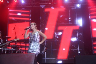 
<a style='margin-left: 5px;' class='btn btn-xs btn-social btn-facebook' href='https://www.facebook.com/sharer/sharer.php?u=https://www.galeramix.com.br/imagem/a129/800-800-90/conteudo/site_galerias/129/img1218.jpg' rel='popup' data-width='500' data-height='400'><i class='fa fa-facebook'></i>Compartilhar <span class='hidden-xs'>no Facebook</span>
</a> 
<a class='btn btn-default btn-xs' target='_blank' href='imagem/a129/800-800-90/conteudo/site_galerias/129/img1218.jpg'>
<span class='glyphicon glyphicon-cloud-download'></span> Salvar
</a>
