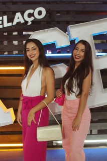 
        <a style='margin-left: 5px;' class='btn btn-xs btn-social btn-facebook' href='https://www.facebook.com/sharer/sharer.php?u=https://www.galeramix.com.br/imagem/a132/800-800-90/conteudo/site_galerias/132/15-costelaco-do-jr-seco-104.jpg' rel='popup' data-width='500' data-height='400'><i class='fa fa-facebook'></i>Compartilhar <span class='hidden-xs'>no Facebook</span>
    </a> 
    <a class='btn btn-default btn-xs' target='_blank' href='imagem/a132/800-800-90/conteudo/site_galerias/132/15-costelaco-do-jr-seco-104.jpg'>
        <span class='glyphicon glyphicon-cloud-download'></span> Salvar
    </a>
    