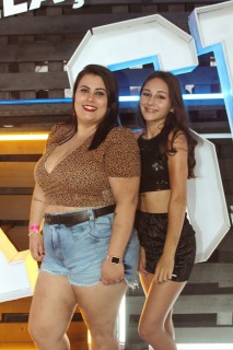 
<a style='margin-left: 5px;' class='btn btn-xs btn-social btn-facebook' href='https://www.facebook.com/sharer/sharer.php?u=https://www.galeramix.com.br/imagem/a132/800-800-90/conteudo/site_galerias/132/15-costelaco-do-jr-seco-106.jpg' rel='popup' data-width='500' data-height='400'><i class='fa fa-facebook'></i>Compartilhar <span class='hidden-xs'>no Facebook</span>
</a> 
<a class='btn btn-default btn-xs' target='_blank' href='imagem/a132/800-800-90/conteudo/site_galerias/132/15-costelaco-do-jr-seco-106.jpg'>
<span class='glyphicon glyphicon-cloud-download'></span> Salvar
</a>
