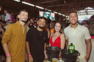 
<a style='margin-left: 5px;' class='btn btn-xs btn-social btn-facebook' href='https://www.facebook.com/sharer/sharer.php?u=https://www.galeramix.com.br/imagem/a132/800-800-90/conteudo/site_galerias/132/15-costelaco-do-jr-seco-112.jpg' rel='popup' data-width='500' data-height='400'><i class='fa fa-facebook'></i>Compartilhar <span class='hidden-xs'>no Facebook</span>
</a> 
<a class='btn btn-default btn-xs' target='_blank' href='imagem/a132/800-800-90/conteudo/site_galerias/132/15-costelaco-do-jr-seco-112.jpg'>
<span class='glyphicon glyphicon-cloud-download'></span> Salvar
</a>
