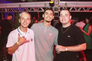 
<a style='margin-left: 5px;' class='btn btn-xs btn-social btn-facebook' href='https://www.facebook.com/sharer/sharer.php?u=https://www.galeramix.com.br/imagem/a132/800-800-90/conteudo/site_galerias/132/15-costelaco-do-jr-seco-123.jpg' rel='popup' data-width='500' data-height='400'><i class='fa fa-facebook'></i>Compartilhar <span class='hidden-xs'>no Facebook</span>
</a> 
<a class='btn btn-default btn-xs' target='_blank' href='imagem/a132/800-800-90/conteudo/site_galerias/132/15-costelaco-do-jr-seco-123.jpg'>
<span class='glyphicon glyphicon-cloud-download'></span> Salvar
</a>
