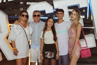 
<a style='margin-left: 5px;' class='btn btn-xs btn-social btn-facebook' href='https://www.facebook.com/sharer/sharer.php?u=https://www.galeramix.com.br/imagem/a132/800-800-90/conteudo/site_galerias/132/15-costelaco-do-jr-seco-18.jpg' rel='popup' data-width='500' data-height='400'><i class='fa fa-facebook'></i>Compartilhar <span class='hidden-xs'>no Facebook</span>
</a> 
<a class='btn btn-default btn-xs' target='_blank' href='imagem/a132/800-800-90/conteudo/site_galerias/132/15-costelaco-do-jr-seco-18.jpg'>
<span class='glyphicon glyphicon-cloud-download'></span> Salvar
</a>
