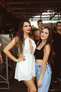 
<a style='margin-left: 5px;' class='btn btn-xs btn-social btn-facebook' href='https://www.facebook.com/sharer/sharer.php?u=https://www.galeramix.com.br/imagem/a132/800-800-90/conteudo/site_galerias/132/15-costelaco-do-jr-seco-39.jpg' rel='popup' data-width='500' data-height='400'><i class='fa fa-facebook'></i>Compartilhar <span class='hidden-xs'>no Facebook</span>
</a> 
<a class='btn btn-default btn-xs' target='_blank' href='imagem/a132/800-800-90/conteudo/site_galerias/132/15-costelaco-do-jr-seco-39.jpg'>
<span class='glyphicon glyphicon-cloud-download'></span> Salvar
</a>
