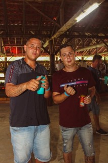 
<a style='margin-left: 5px;' class='btn btn-xs btn-social btn-facebook' href='https://www.facebook.com/sharer/sharer.php?u=https://www.galeramix.com.br/imagem/a132/800-800-90/conteudo/site_galerias/132/15-costelaco-do-jr-seco-47.jpg' rel='popup' data-width='500' data-height='400'><i class='fa fa-facebook'></i>Compartilhar <span class='hidden-xs'>no Facebook</span>
</a> 
<a class='btn btn-default btn-xs' target='_blank' href='imagem/a132/800-800-90/conteudo/site_galerias/132/15-costelaco-do-jr-seco-47.jpg'>
<span class='glyphicon glyphicon-cloud-download'></span> Salvar
</a>
