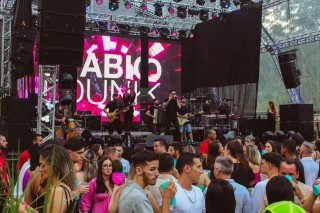 
<a style='margin-left: 5px;' class='btn btn-xs btn-social btn-facebook' href='https://www.facebook.com/sharer/sharer.php?u=https://www.galeramix.com.br/imagem/a132/800-800-90/conteudo/site_galerias/132/15-costelaco-do-jr-seco-50.jpg' rel='popup' data-width='500' data-height='400'><i class='fa fa-facebook'></i>Compartilhar <span class='hidden-xs'>no Facebook</span>
</a> 
<a class='btn btn-default btn-xs' target='_blank' href='imagem/a132/800-800-90/conteudo/site_galerias/132/15-costelaco-do-jr-seco-50.jpg'>
<span class='glyphicon glyphicon-cloud-download'></span> Salvar
</a>
