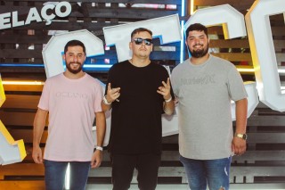 
<a style='margin-left: 5px;' class='btn btn-xs btn-social btn-facebook' href='https://www.facebook.com/sharer/sharer.php?u=https://www.galeramix.com.br/imagem/a132/800-800-90/conteudo/site_galerias/132/15-costelaco-do-jr-seco-53.jpg' rel='popup' data-width='500' data-height='400'><i class='fa fa-facebook'></i>Compartilhar <span class='hidden-xs'>no Facebook</span>
</a> 
<a class='btn btn-default btn-xs' target='_blank' href='imagem/a132/800-800-90/conteudo/site_galerias/132/15-costelaco-do-jr-seco-53.jpg'>
<span class='glyphicon glyphicon-cloud-download'></span> Salvar
</a>
