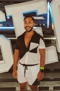 
<a style='margin-left: 5px;' class='btn btn-xs btn-social btn-facebook' href='https://www.facebook.com/sharer/sharer.php?u=https://www.galeramix.com.br/imagem/a132/800-800-90/conteudo/site_galerias/132/15-costelaco-do-jr-seco-60.jpg' rel='popup' data-width='500' data-height='400'><i class='fa fa-facebook'></i>Compartilhar <span class='hidden-xs'>no Facebook</span>
</a> 
<a class='btn btn-default btn-xs' target='_blank' href='imagem/a132/800-800-90/conteudo/site_galerias/132/15-costelaco-do-jr-seco-60.jpg'>
<span class='glyphicon glyphicon-cloud-download'></span> Salvar
</a>
