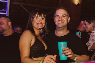 
<a style='margin-left: 5px;' class='btn btn-xs btn-social btn-facebook' href='https://www.facebook.com/sharer/sharer.php?u=https://www.galeramix.com.br/imagem/a132/800-800-90/conteudo/site_galerias/132/15-costelaco-do-junior-seco-19.jpg' rel='popup' data-width='500' data-height='400'><i class='fa fa-facebook'></i>Compartilhar <span class='hidden-xs'>no Facebook</span>
</a> 
<a class='btn btn-default btn-xs' target='_blank' href='imagem/a132/800-800-90/conteudo/site_galerias/132/15-costelaco-do-junior-seco-19.jpg'>
<span class='glyphicon glyphicon-cloud-download'></span> Salvar
</a>
