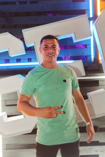 
<a style='margin-left: 5px;' class='btn btn-xs btn-social btn-facebook' href='https://www.facebook.com/sharer/sharer.php?u=https://www.galeramix.com.br/imagem/a132/800-800-90/conteudo/site_galerias/132/15-costelaco-do-junior-seco-20.jpg' rel='popup' data-width='500' data-height='400'><i class='fa fa-facebook'></i>Compartilhar <span class='hidden-xs'>no Facebook</span>
</a> 
<a class='btn btn-default btn-xs' target='_blank' href='imagem/a132/800-800-90/conteudo/site_galerias/132/15-costelaco-do-junior-seco-20.jpg'>
<span class='glyphicon glyphicon-cloud-download'></span> Salvar
</a>
