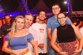 
<a style='margin-left: 5px;' class='btn btn-xs btn-social btn-facebook' href='https://www.facebook.com/sharer/sharer.php?u=https://www.galeramix.com.br/imagem/a132/800-800-90/conteudo/site_galerias/132/15-costelaco-do-junior-seco-27.jpg' rel='popup' data-width='500' data-height='400'><i class='fa fa-facebook'></i>Compartilhar <span class='hidden-xs'>no Facebook</span>
</a> 
<a class='btn btn-default btn-xs' target='_blank' href='imagem/a132/800-800-90/conteudo/site_galerias/132/15-costelaco-do-junior-seco-27.jpg'>
<span class='glyphicon glyphicon-cloud-download'></span> Salvar
</a>
