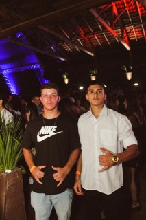 
<a style='margin-left: 5px;' class='btn btn-xs btn-social btn-facebook' href='https://www.facebook.com/sharer/sharer.php?u=https://www.galeramix.com.br/imagem/a132/800-800-90/conteudo/site_galerias/132/15-costelaco-do-junior-seco-31.jpg' rel='popup' data-width='500' data-height='400'><i class='fa fa-facebook'></i>Compartilhar <span class='hidden-xs'>no Facebook</span>
</a> 
<a class='btn btn-default btn-xs' target='_blank' href='imagem/a132/800-800-90/conteudo/site_galerias/132/15-costelaco-do-junior-seco-31.jpg'>
<span class='glyphicon glyphicon-cloud-download'></span> Salvar
</a>
