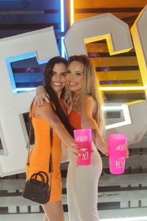 
<a style='margin-left: 5px;' class='btn btn-xs btn-social btn-facebook' href='https://www.facebook.com/sharer/sharer.php?u=https://www.galeramix.com.br/imagem/a132/800-800-90/conteudo/site_galerias/132/15-costelaco-do-junior-seco-37.jpg' rel='popup' data-width='500' data-height='400'><i class='fa fa-facebook'></i>Compartilhar <span class='hidden-xs'>no Facebook</span>
</a> 
<a class='btn btn-default btn-xs' target='_blank' href='imagem/a132/800-800-90/conteudo/site_galerias/132/15-costelaco-do-junior-seco-37.jpg'>
<span class='glyphicon glyphicon-cloud-download'></span> Salvar
</a>
