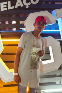 
<a style='margin-left: 5px;' class='btn btn-xs btn-social btn-facebook' href='https://www.facebook.com/sharer/sharer.php?u=https://www.galeramix.com.br/imagem/a132/800-800-90/conteudo/site_galerias/132/15-costelaco-do-junior-seco-38.jpg' rel='popup' data-width='500' data-height='400'><i class='fa fa-facebook'></i>Compartilhar <span class='hidden-xs'>no Facebook</span>
</a> 
<a class='btn btn-default btn-xs' target='_blank' href='imagem/a132/800-800-90/conteudo/site_galerias/132/15-costelaco-do-junior-seco-38.jpg'>
<span class='glyphicon glyphicon-cloud-download'></span> Salvar
</a>
