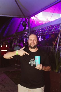 
<a style='margin-left: 5px;' class='btn btn-xs btn-social btn-facebook' href='https://www.facebook.com/sharer/sharer.php?u=https://www.galeramix.com.br/imagem/a132/800-800-90/conteudo/site_galerias/132/15-costelaco-do-junior-seco-4.jpg' rel='popup' data-width='500' data-height='400'><i class='fa fa-facebook'></i>Compartilhar <span class='hidden-xs'>no Facebook</span>
</a> 
<a class='btn btn-default btn-xs' target='_blank' href='imagem/a132/800-800-90/conteudo/site_galerias/132/15-costelaco-do-junior-seco-4.jpg'>
<span class='glyphicon glyphicon-cloud-download'></span> Salvar
</a>
