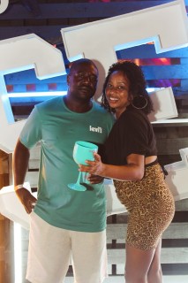 
<a style='margin-left: 5px;' class='btn btn-xs btn-social btn-facebook' href='https://www.facebook.com/sharer/sharer.php?u=https://www.galeramix.com.br/imagem/a132/800-800-90/conteudo/site_galerias/132/15-costelaco-do-junior-seco-44.jpg' rel='popup' data-width='500' data-height='400'><i class='fa fa-facebook'></i>Compartilhar <span class='hidden-xs'>no Facebook</span>
</a> 
<a class='btn btn-default btn-xs' target='_blank' href='imagem/a132/800-800-90/conteudo/site_galerias/132/15-costelaco-do-junior-seco-44.jpg'>
<span class='glyphicon glyphicon-cloud-download'></span> Salvar
</a>
