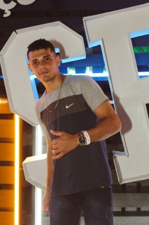 
<a style='margin-left: 5px;' class='btn btn-xs btn-social btn-facebook' href='https://www.facebook.com/sharer/sharer.php?u=https://www.galeramix.com.br/imagem/a132/800-800-90/conteudo/site_galerias/132/15-costelaco-do-junior-seco-45.jpg' rel='popup' data-width='500' data-height='400'><i class='fa fa-facebook'></i>Compartilhar <span class='hidden-xs'>no Facebook</span>
</a> 
<a class='btn btn-default btn-xs' target='_blank' href='imagem/a132/800-800-90/conteudo/site_galerias/132/15-costelaco-do-junior-seco-45.jpg'>
<span class='glyphicon glyphicon-cloud-download'></span> Salvar
</a>
