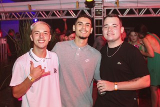 
<a style='margin-left: 5px;' class='btn btn-xs btn-social btn-facebook' href='https://www.facebook.com/sharer/sharer.php?u=https://www.galeramix.com.br/imagem/a132/800-800-90/conteudo/site_galerias/132/15-costelaco-do-junior-seco-62.jpg' rel='popup' data-width='500' data-height='400'><i class='fa fa-facebook'></i>Compartilhar <span class='hidden-xs'>no Facebook</span>
</a> 
<a class='btn btn-default btn-xs' target='_blank' href='imagem/a132/800-800-90/conteudo/site_galerias/132/15-costelaco-do-junior-seco-62.jpg'>
<span class='glyphicon glyphicon-cloud-download'></span> Salvar
</a>
