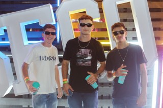 
<a style='margin-left: 5px;' class='btn btn-xs btn-social btn-facebook' href='https://www.facebook.com/sharer/sharer.php?u=https://www.galeramix.com.br/imagem/a132/800-800-90/conteudo/site_galerias/132/15-costelaco-do-junior-seco-64.jpg' rel='popup' data-width='500' data-height='400'><i class='fa fa-facebook'></i>Compartilhar <span class='hidden-xs'>no Facebook</span>
</a> 
<a class='btn btn-default btn-xs' target='_blank' href='imagem/a132/800-800-90/conteudo/site_galerias/132/15-costelaco-do-junior-seco-64.jpg'>
<span class='glyphicon glyphicon-cloud-download'></span> Salvar
</a>
