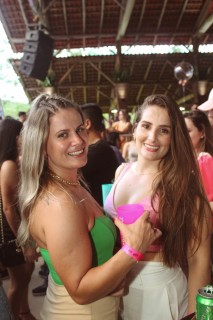 
<a style='margin-left: 5px;' class='btn btn-xs btn-social btn-facebook' href='https://www.facebook.com/sharer/sharer.php?u=https://www.galeramix.com.br/imagem/a132/800-800-90/conteudo/site_galerias/132/15-costelaco-do-junior-seco-68.jpg' rel='popup' data-width='500' data-height='400'><i class='fa fa-facebook'></i>Compartilhar <span class='hidden-xs'>no Facebook</span>
</a> 
<a class='btn btn-default btn-xs' target='_blank' href='imagem/a132/800-800-90/conteudo/site_galerias/132/15-costelaco-do-junior-seco-68.jpg'>
<span class='glyphicon glyphicon-cloud-download'></span> Salvar
</a>
