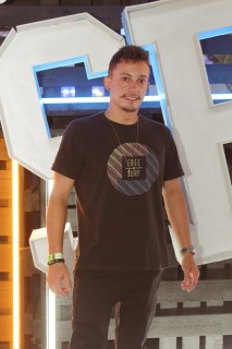 
<a style='margin-left: 5px;' class='btn btn-xs btn-social btn-facebook' href='https://www.facebook.com/sharer/sharer.php?u=https://www.galeramix.com.br/imagem/a132/800-800-90/conteudo/site_galerias/132/15-costelaco-do-junior-seco-70.jpg' rel='popup' data-width='500' data-height='400'><i class='fa fa-facebook'></i>Compartilhar <span class='hidden-xs'>no Facebook</span>
</a> 
<a class='btn btn-default btn-xs' target='_blank' href='imagem/a132/800-800-90/conteudo/site_galerias/132/15-costelaco-do-junior-seco-70.jpg'>
<span class='glyphicon glyphicon-cloud-download'></span> Salvar
</a>
