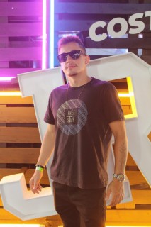 
<a style='margin-left: 5px;' class='btn btn-xs btn-social btn-facebook' href='https://www.facebook.com/sharer/sharer.php?u=https://www.galeramix.com.br/imagem/a132/800-800-90/conteudo/site_galerias/132/15-costelaco-do-junior-seco-75.jpg' rel='popup' data-width='500' data-height='400'><i class='fa fa-facebook'></i>Compartilhar <span class='hidden-xs'>no Facebook</span>
</a> 
<a class='btn btn-default btn-xs' target='_blank' href='imagem/a132/800-800-90/conteudo/site_galerias/132/15-costelaco-do-junior-seco-75.jpg'>
<span class='glyphicon glyphicon-cloud-download'></span> Salvar
</a>
