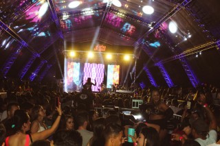 
<a style='margin-left: 5px;' class='btn btn-xs btn-social btn-facebook' href='https://www.facebook.com/sharer/sharer.php?u=https://www.galeramix.com.br/imagem/a132/800-800-90/conteudo/site_galerias/132/15-costelaco-do-junior-seco-88.jpg' rel='popup' data-width='500' data-height='400'><i class='fa fa-facebook'></i>Compartilhar <span class='hidden-xs'>no Facebook</span>
</a> 
<a class='btn btn-default btn-xs' target='_blank' href='imagem/a132/800-800-90/conteudo/site_galerias/132/15-costelaco-do-junior-seco-88.jpg'>
<span class='glyphicon glyphicon-cloud-download'></span> Salvar
</a>
