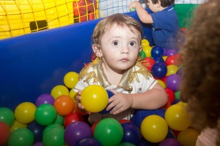 
                    <a style='margin-left: 5px;' class='btn btn-xs btn-social btn-facebook' href='https://www.facebook.com/sharer/sharer.php?u=https://www.galeramix.com.br/imagem/a14/800-800-90/conteudo/site_galerias/14/primeiro-aninho-pietro-105.jpg' rel='popup' data-width='500' data-height='400'><i class='fa fa-facebook'></i>Compartilhar <span class='hidden-xs'>no Facebook</span>
                </a> 
                <a class='btn btn-default btn-xs' target='_blank' href='imagem/a14/800-800-90/conteudo/site_galerias/14/primeiro-aninho-pietro-105.jpg'>
                    <span class='glyphicon glyphicon-cloud-download'></span> Salvar
                </a>
                