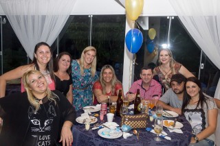 
            <a style='margin-left: 5px;' class='btn btn-xs btn-social btn-facebook' href='https://www.facebook.com/sharer/sharer.php?u=https://www.galeramix.com.br/imagem/a14/800-800-90/conteudo/site_galerias/14/primeiro-aninho-pietro-108.jpg' rel='popup' data-width='500' data-height='400'><i class='fa fa-facebook'></i>Compartilhar <span class='hidden-xs'>no Facebook</span>
        </a> 
        <a class='btn btn-default btn-xs' target='_blank' href='imagem/a14/800-800-90/conteudo/site_galerias/14/primeiro-aninho-pietro-108.jpg'>
            <span class='glyphicon glyphicon-cloud-download'></span> Salvar
        </a>
        