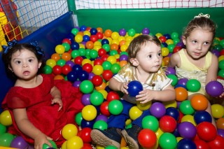 
<a style='margin-left: 5px;' class='btn btn-xs btn-social btn-facebook' href='https://www.facebook.com/sharer/sharer.php?u=https://www.galeramix.com.br/imagem/a14/800-800-90/conteudo/site_galerias/14/primeiro-aninho-pietro-112.jpg' rel='popup' data-width='500' data-height='400'><i class='fa fa-facebook'></i>Compartilhar <span class='hidden-xs'>no Facebook</span>
</a> 
<a class='btn btn-default btn-xs' target='_blank' href='imagem/a14/800-800-90/conteudo/site_galerias/14/primeiro-aninho-pietro-112.jpg'>
<span class='glyphicon glyphicon-cloud-download'></span> Salvar
</a>
