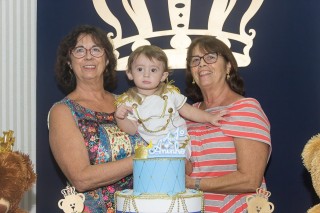 
<a style='margin-left: 5px;' class='btn btn-xs btn-social btn-facebook' href='https://www.facebook.com/sharer/sharer.php?u=https://www.galeramix.com.br/imagem/a14/800-800-90/conteudo/site_galerias/14/primeiro-aninho-pietro-25.jpg' rel='popup' data-width='500' data-height='400'><i class='fa fa-facebook'></i>Compartilhar <span class='hidden-xs'>no Facebook</span>
</a> 
<a class='btn btn-default btn-xs' target='_blank' href='imagem/a14/800-800-90/conteudo/site_galerias/14/primeiro-aninho-pietro-25.jpg'>
<span class='glyphicon glyphicon-cloud-download'></span> Salvar
</a>
