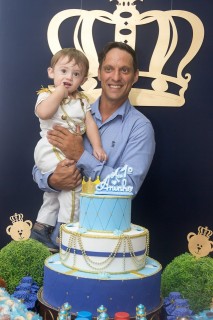 
<a style='margin-left: 5px;' class='btn btn-xs btn-social btn-facebook' href='https://www.facebook.com/sharer/sharer.php?u=https://www.galeramix.com.br/imagem/a14/800-800-90/conteudo/site_galerias/14/primeiro-aninho-pietro-43.jpg' rel='popup' data-width='500' data-height='400'><i class='fa fa-facebook'></i>Compartilhar <span class='hidden-xs'>no Facebook</span>
</a> 
<a class='btn btn-default btn-xs' target='_blank' href='imagem/a14/800-800-90/conteudo/site_galerias/14/primeiro-aninho-pietro-43.jpg'>
<span class='glyphicon glyphicon-cloud-download'></span> Salvar
</a>
