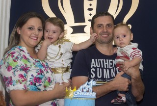 
<a style='margin-left: 5px;' class='btn btn-xs btn-social btn-facebook' href='https://www.facebook.com/sharer/sharer.php?u=https://www.galeramix.com.br/imagem/a14/800-800-90/conteudo/site_galerias/14/primeiro-aninho-pietro-46.jpg' rel='popup' data-width='500' data-height='400'><i class='fa fa-facebook'></i>Compartilhar <span class='hidden-xs'>no Facebook</span>
</a> 
<a class='btn btn-default btn-xs' target='_blank' href='imagem/a14/800-800-90/conteudo/site_galerias/14/primeiro-aninho-pietro-46.jpg'>
<span class='glyphicon glyphicon-cloud-download'></span> Salvar
</a>
