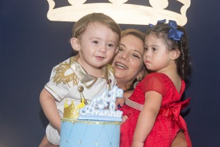 
<a style='margin-left: 5px;' class='btn btn-xs btn-social btn-facebook' href='https://www.facebook.com/sharer/sharer.php?u=https://www.galeramix.com.br/imagem/a14/800-800-90/conteudo/site_galerias/14/primeiro-aninho-pietro-55.jpg' rel='popup' data-width='500' data-height='400'><i class='fa fa-facebook'></i>Compartilhar <span class='hidden-xs'>no Facebook</span>
</a> 
<a class='btn btn-default btn-xs' target='_blank' href='imagem/a14/800-800-90/conteudo/site_galerias/14/primeiro-aninho-pietro-55.jpg'>
<span class='glyphicon glyphicon-cloud-download'></span> Salvar
</a>
