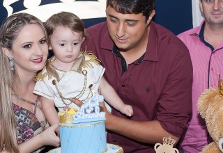 
<a style='margin-left: 5px;' class='btn btn-xs btn-social btn-facebook' href='https://www.facebook.com/sharer/sharer.php?u=https://www.galeramix.com.br/imagem/a14/800-800-90/conteudo/site_galerias/14/primeiro-aninho-pietro-6.jpg' rel='popup' data-width='500' data-height='400'><i class='fa fa-facebook'></i>Compartilhar <span class='hidden-xs'>no Facebook</span>
</a> 
<a class='btn btn-default btn-xs' target='_blank' href='imagem/a14/800-800-90/conteudo/site_galerias/14/primeiro-aninho-pietro-6.jpg'>
<span class='glyphicon glyphicon-cloud-download'></span> Salvar
</a>
