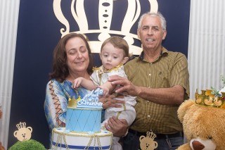 
<a style='margin-left: 5px;' class='btn btn-xs btn-social btn-facebook' href='https://www.facebook.com/sharer/sharer.php?u=https://www.galeramix.com.br/imagem/a14/800-800-90/conteudo/site_galerias/14/primeiro-aninho-pietro-71.jpg' rel='popup' data-width='500' data-height='400'><i class='fa fa-facebook'></i>Compartilhar <span class='hidden-xs'>no Facebook</span>
</a> 
<a class='btn btn-default btn-xs' target='_blank' href='imagem/a14/800-800-90/conteudo/site_galerias/14/primeiro-aninho-pietro-71.jpg'>
<span class='glyphicon glyphicon-cloud-download'></span> Salvar
</a>
