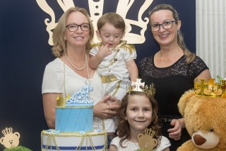 
<a style='margin-left: 5px;' class='btn btn-xs btn-social btn-facebook' href='https://www.facebook.com/sharer/sharer.php?u=https://www.galeramix.com.br/imagem/a14/800-800-90/conteudo/site_galerias/14/primeiro-aninho-pietro-75.jpg' rel='popup' data-width='500' data-height='400'><i class='fa fa-facebook'></i>Compartilhar <span class='hidden-xs'>no Facebook</span>
</a> 
<a class='btn btn-default btn-xs' target='_blank' href='imagem/a14/800-800-90/conteudo/site_galerias/14/primeiro-aninho-pietro-75.jpg'>
<span class='glyphicon glyphicon-cloud-download'></span> Salvar
</a>
