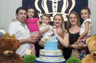 
<a style='margin-left: 5px;' class='btn btn-xs btn-social btn-facebook' href='https://www.facebook.com/sharer/sharer.php?u=https://www.galeramix.com.br/imagem/a14/800-800-90/conteudo/site_galerias/14/primeiro-aninho-pietro-76.jpg' rel='popup' data-width='500' data-height='400'><i class='fa fa-facebook'></i>Compartilhar <span class='hidden-xs'>no Facebook</span>
</a> 
<a class='btn btn-default btn-xs' target='_blank' href='imagem/a14/800-800-90/conteudo/site_galerias/14/primeiro-aninho-pietro-76.jpg'>
<span class='glyphicon glyphicon-cloud-download'></span> Salvar
</a>
