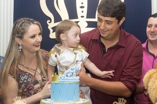 
<a style='margin-left: 5px;' class='btn btn-xs btn-social btn-facebook' href='https://www.facebook.com/sharer/sharer.php?u=https://www.galeramix.com.br/imagem/a14/800-800-90/conteudo/site_galerias/14/primeiro-aninho-pietro-80.jpg' rel='popup' data-width='500' data-height='400'><i class='fa fa-facebook'></i>Compartilhar <span class='hidden-xs'>no Facebook</span>
</a> 
<a class='btn btn-default btn-xs' target='_blank' href='imagem/a14/800-800-90/conteudo/site_galerias/14/primeiro-aninho-pietro-80.jpg'>
<span class='glyphicon glyphicon-cloud-download'></span> Salvar
</a>
