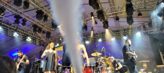 
                <a style='margin-left: 5px;' class='btn btn-xs btn-social btn-facebook' href='https://www.facebook.com/sharer/sharer.php?u=https://www.galeramix.com.br/imagem/a151/800-800-90/conteudo/site_galerias/151/20240203224120.jpg' rel='popup' data-width='500' data-height='400'><i class='fa fa-facebook'></i>Compartilhar <span class='hidden-xs'>no Facebook</span>
            </a> 
            <a class='btn btn-default btn-xs' target='_blank' href='imagem/a151/800-800-90/conteudo/site_galerias/151/20240203224120.jpg'>
                <span class='glyphicon glyphicon-cloud-download'></span> Salvar
            </a>
            