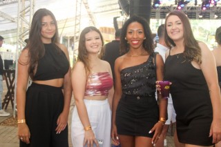 
<a style='margin-left: 5px;' class='btn btn-xs btn-social btn-facebook' href='https://www.facebook.com/sharer/sharer.php?u=https://www.galeramix.com.br/imagem/a151/800-800-90/conteudo/site_galerias/151/img6332.jpg' rel='popup' data-width='500' data-height='400'><i class='fa fa-facebook'></i>Compartilhar <span class='hidden-xs'>no Facebook</span>
</a> 
<a class='btn btn-default btn-xs' target='_blank' href='imagem/a151/800-800-90/conteudo/site_galerias/151/img6332.jpg'>
<span class='glyphicon glyphicon-cloud-download'></span> Salvar
</a>
