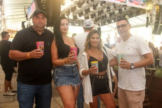 
<a style='margin-left: 5px;' class='btn btn-xs btn-social btn-facebook' href='https://www.facebook.com/sharer/sharer.php?u=https://www.galeramix.com.br/imagem/a151/800-800-90/conteudo/site_galerias/151/img6335.jpg' rel='popup' data-width='500' data-height='400'><i class='fa fa-facebook'></i>Compartilhar <span class='hidden-xs'>no Facebook</span>
</a> 
<a class='btn btn-default btn-xs' target='_blank' href='imagem/a151/800-800-90/conteudo/site_galerias/151/img6335.jpg'>
<span class='glyphicon glyphicon-cloud-download'></span> Salvar
</a>
