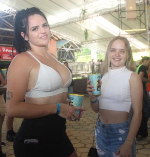 
<a style='margin-left: 5px;' class='btn btn-xs btn-social btn-facebook' href='https://www.facebook.com/sharer/sharer.php?u=https://www.galeramix.com.br/imagem/a151/800-800-90/conteudo/site_galerias/151/img6355.jpg' rel='popup' data-width='500' data-height='400'><i class='fa fa-facebook'></i>Compartilhar <span class='hidden-xs'>no Facebook</span>
</a> 
<a class='btn btn-default btn-xs' target='_blank' href='imagem/a151/800-800-90/conteudo/site_galerias/151/img6355.jpg'>
<span class='glyphicon glyphicon-cloud-download'></span> Salvar
</a>
