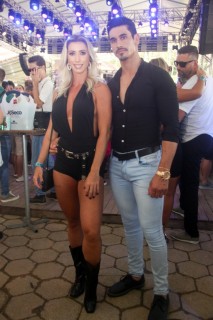 
<a style='margin-left: 5px;' class='btn btn-xs btn-social btn-facebook' href='https://www.facebook.com/sharer/sharer.php?u=https://www.galeramix.com.br/imagem/a151/800-800-90/conteudo/site_galerias/151/img6360.jpg' rel='popup' data-width='500' data-height='400'><i class='fa fa-facebook'></i>Compartilhar <span class='hidden-xs'>no Facebook</span>
</a> 
<a class='btn btn-default btn-xs' target='_blank' href='imagem/a151/800-800-90/conteudo/site_galerias/151/img6360.jpg'>
<span class='glyphicon glyphicon-cloud-download'></span> Salvar
</a>
